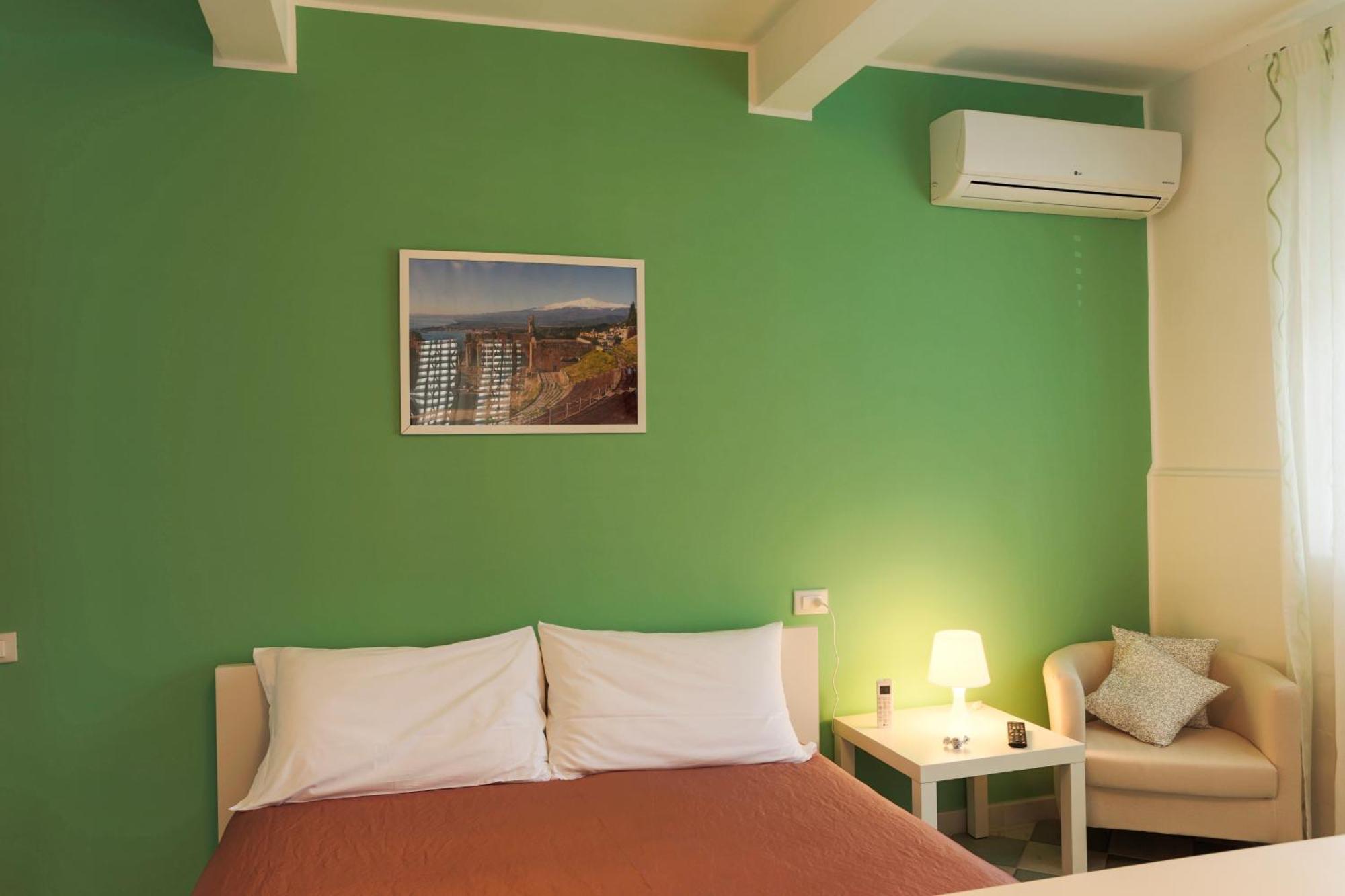 B&B Porta Della Sicilia Мессіна Номер фото