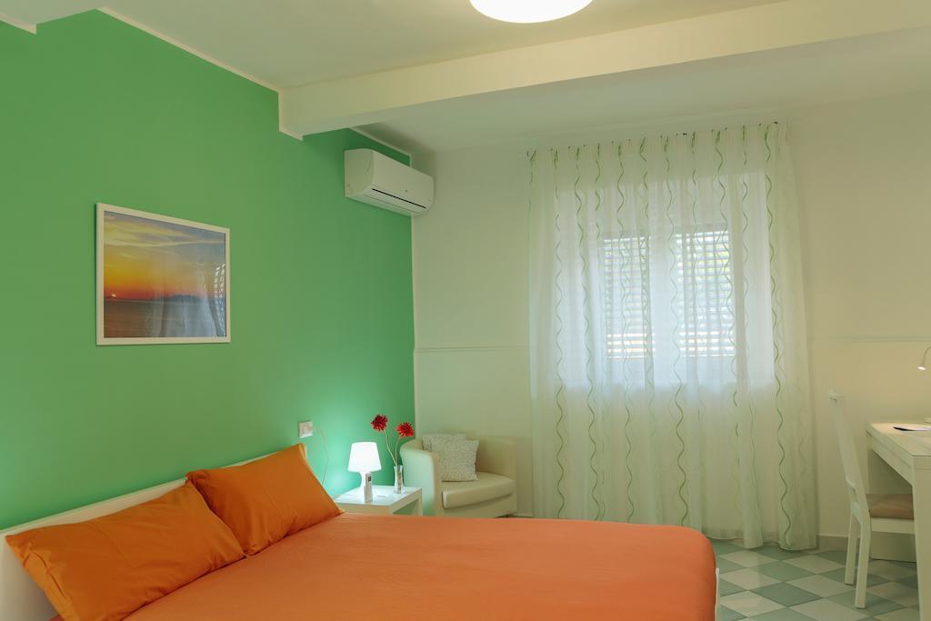 B&B Porta Della Sicilia Мессіна Номер фото